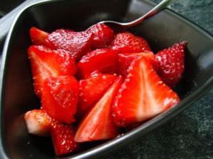 fraises-et-tourbillon-cremeux-de-jus-de-fraises
