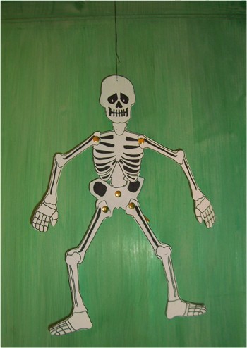 Le squelette d'Halloween - Activités - BRICOLAGE HALLOWEEN - Le squelette articulé d'Halloween