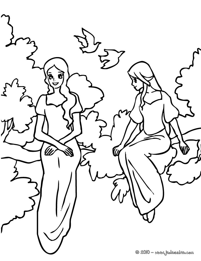 2 princesses assises sur une branche d'arbre