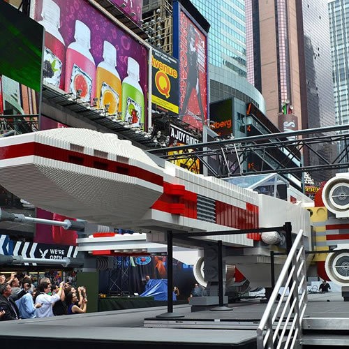 Une réplique grandeur nature du X-Wing Starfighter à New York !