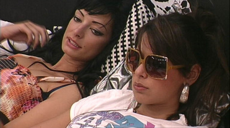 Daniela et Emilie partagent leurs peines de coeur...