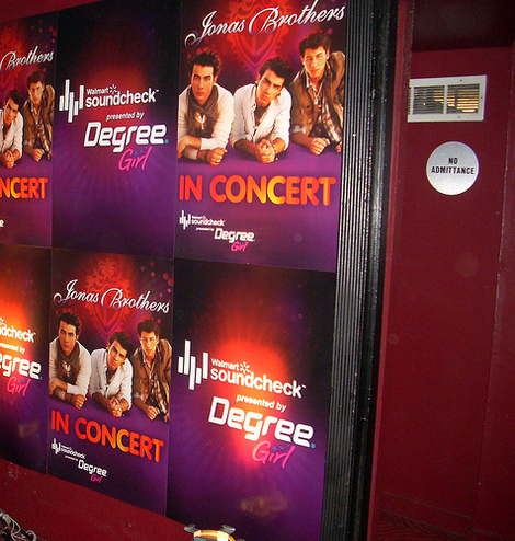 WALMART SOUNDCHECK par Jonas Brothers Official