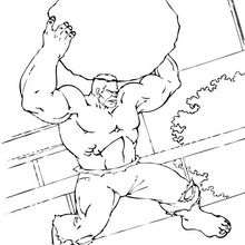 Coloriage de Hulk soulevant un rocher