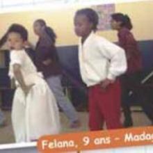 112 élèves dans ma classe ! (Madagascar) - Lecture - REPORTAGES pour enfant - Raconte-moi ton école (en partenariat avec Aide et Action)