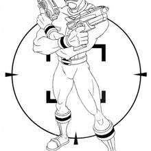 Coloriage Power Rangers : Ranger Doré avec des pistolets laser