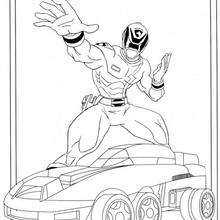 Coloriage Power Rangers : Ranger et sa voiture