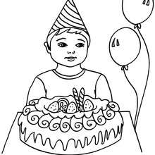 Coloriage : Petit garçon et son gâteau d'anniversaire
