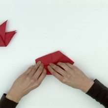 Pliage de serviette en papier en forme d'oiseau - Activités - ATELIER BRICOLAGE EN VIDEO - VIDEO BRICOLAGE PLIAGES