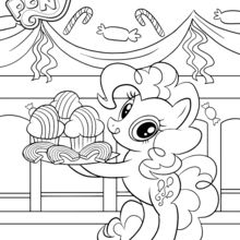 Coloriage : Pinkie Pie fait des gâteaux