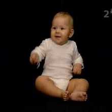 Vidéo : Bébé qui joue de la batterie