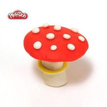 Des champignons en pâte à modeler